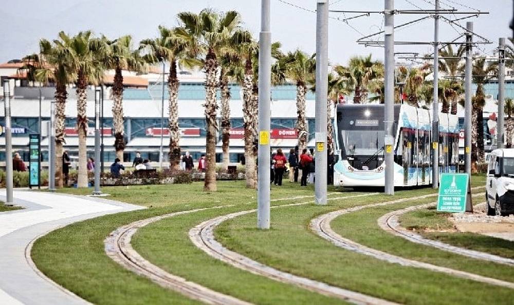 İzmir'e alınacak 22 tramvay aracı için ihale yapıldı