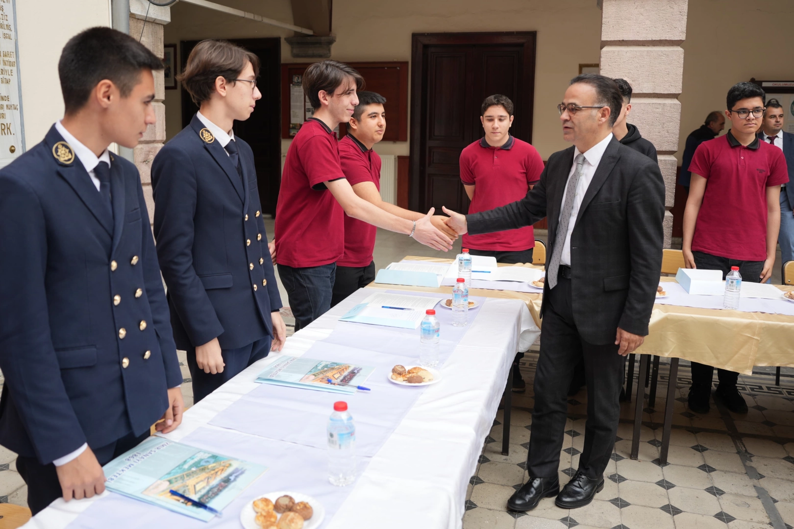 İzmir İl Milli Eğitim Müdürü Dr. Ömer Yahşi Gençlik Söyleşileri'nde öğrencilerle buluştu