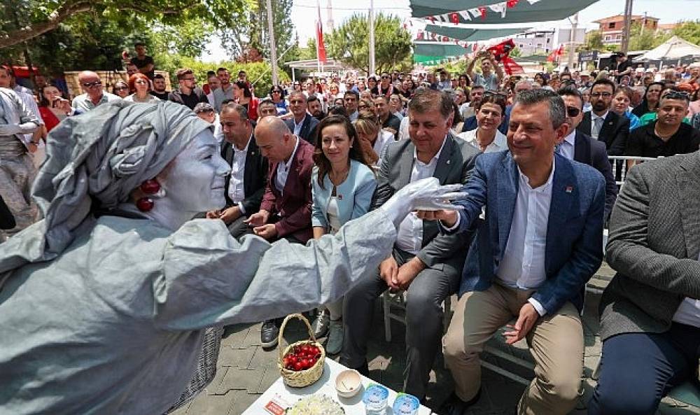 CHP Genel Başkanı Özgür Özel, Bornova Kiraz Festivali'nde konuştu: “İzmir ikinci memleketim