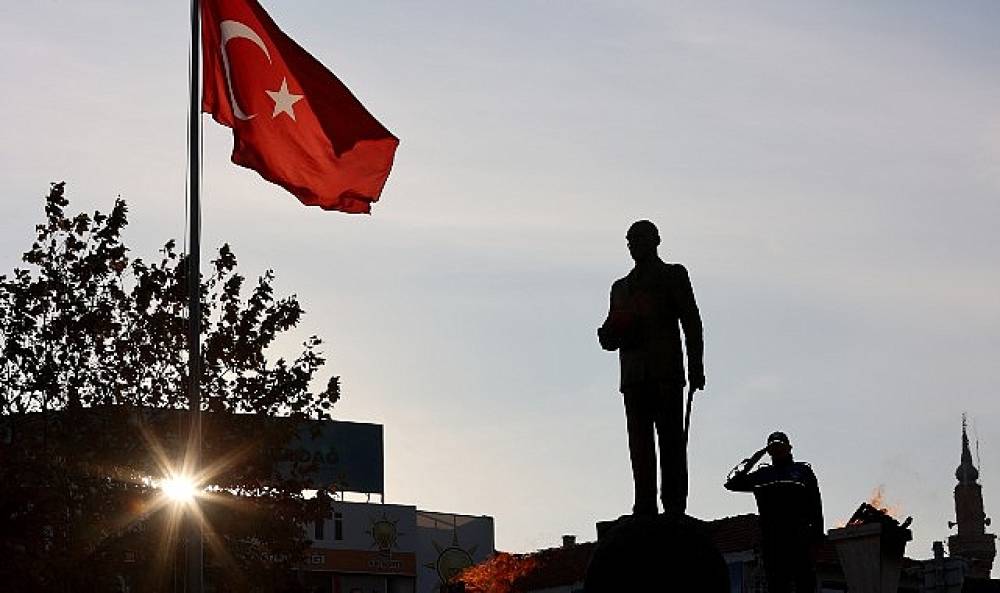 Urla'da saygı ve özlemle Atatürk'e vefa