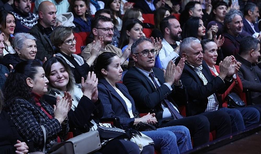 Agora Senfoni Orkestrası, Piyano Festivali'nde sokak hayvanları için sahne aldı