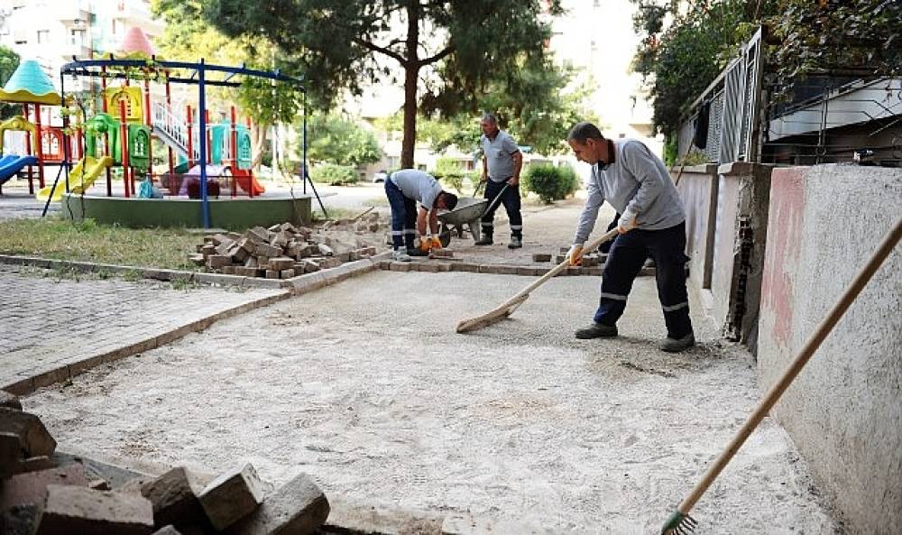 Karşıyaka Belediyesi 1 ayda 100'den fazla parkı bakıma aldı