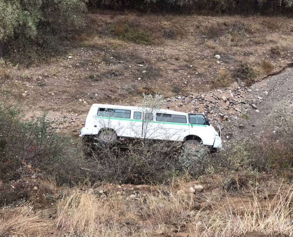 Öğrenci servisi dere yatağına devrildi: 15’i çocuk 16 yaralı
