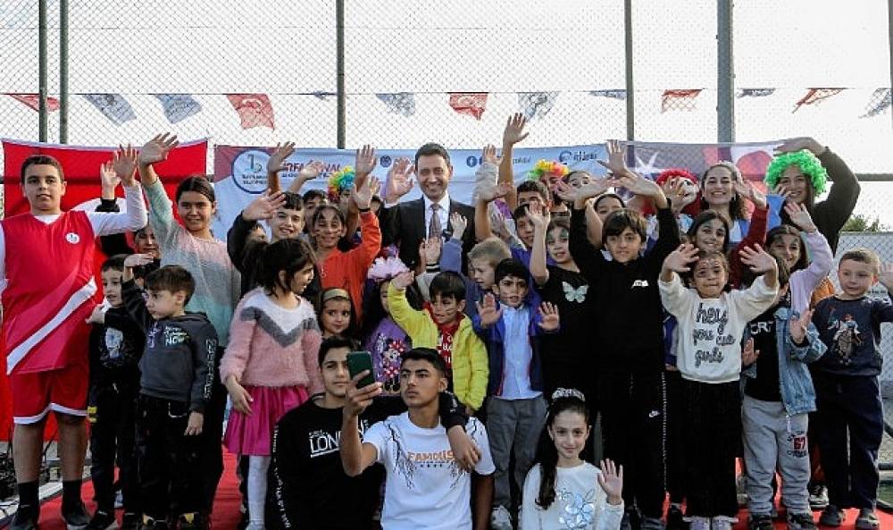 Bayraklı'da çocuklar mahalle şenliğinde buluştu 