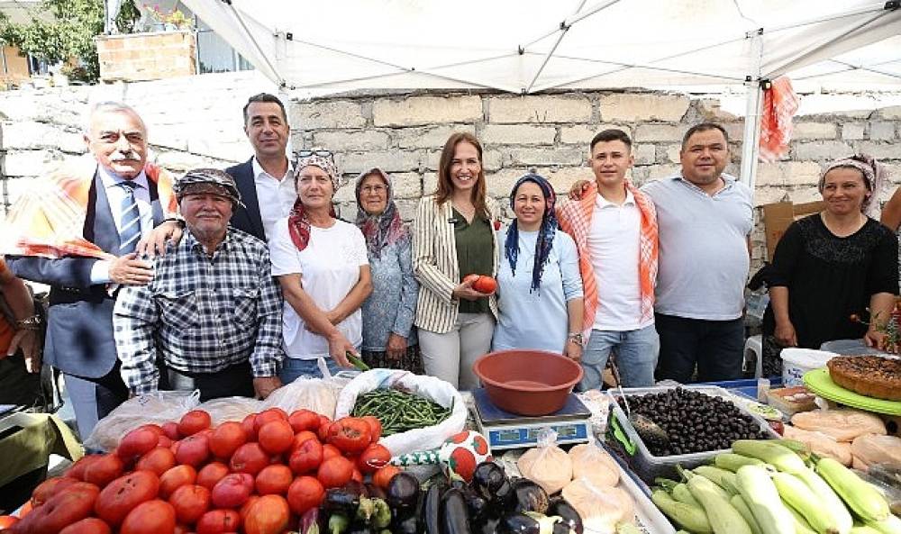 Yamanlar Domates Şenliği Karşıyaka'ya renk kattı