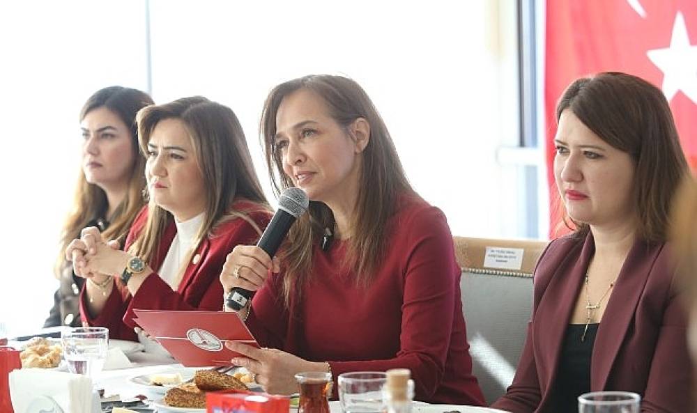 İzmir'in güçlü kadınları Karşıyaka'da  buluştu