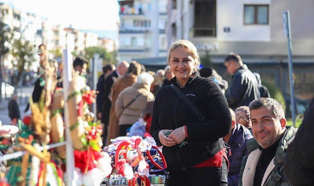 Buca Belediyesi'nden Yeni Yıl Hediyelik Eşya Pazarı